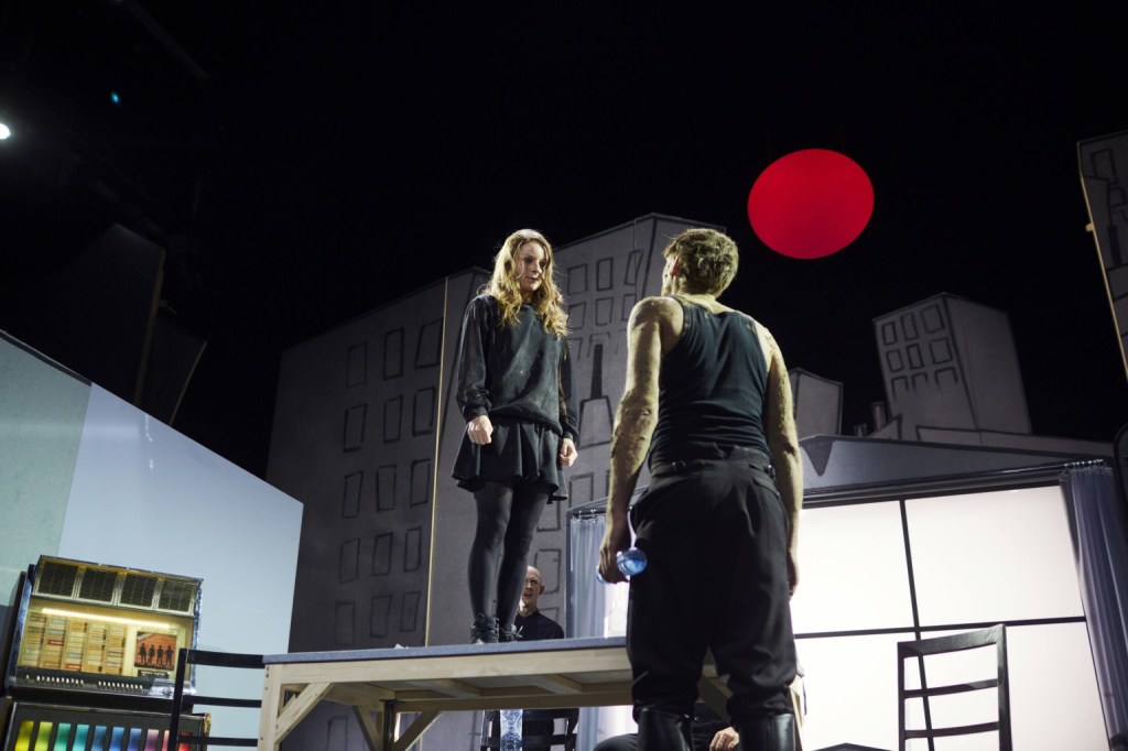 Theater und Moral: Glotzt nicht so&nbsp;moralisch